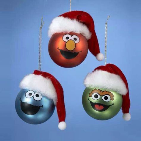 Street Christmas Decorations, Sesame Street Crafts, Muppet Family Christmas, Elmo Christmas, Sesame Street Christmas, Monster Christmas, Christmas Orniments, Hat Ornament, Glass Christmas Balls