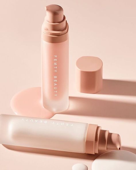 New primers from FENTY BEAUTY by Rihanna 💖 Enough said. But if you want to know more: Pro Filt’r Mattifying Primer is made to reduce shine, especially if you have oily or combo skin ☁️ Pro Filt’r Hydrating Primer moisturizes dry skin without leaving it greasy 🌸 Basic Makeup Items, Cosmetic Idea, Skincare Bible, Blender Projects, Packaging Aesthetic, Cashews Benefits, Mattifying Primer, Hydrating Primer, Product Styling