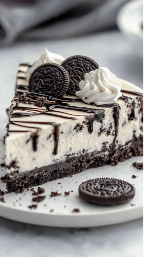 Oreo Cookies and Cream Cheesecake - Valerie Recipes Delicious Oreo Desserts, Oreo Aesthetic, Oreo Deserts, Cheesecake Factory Oreo Cheesecake, Easy Oreo Cheesecake, Postres Aesthetic, Oreo Food, Cheesecake Flavors, Oreos Cake