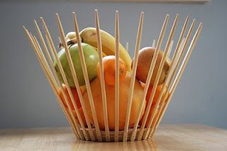 chopsticks bowl Chopsticks Crafts, Diy Ipad Stand, Ways To Recycle, Ipad Stand, Beautiful Bowls, Upcycled Crafts, Popsicle Sticks, Fruit Basket, Craft Stick Crafts