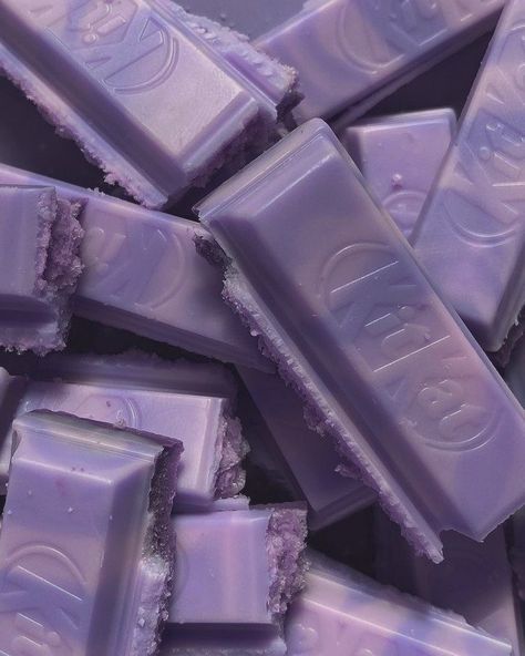 Lilac Aesthetic, Wallpers Pink, Purple Aesthetic Background, Pastel Cupcakes, Violet Aesthetic, Purple Food, Character Drawings, Purple Vibe, Purple Candy