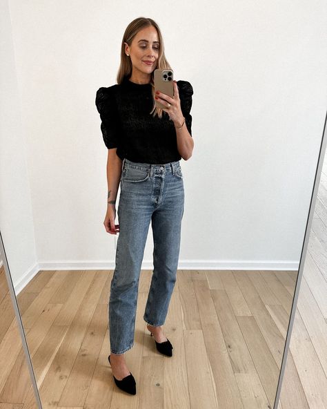 Denim Date Night Outfit, Casual Drinks Outfit Night Jeans, Black Shirt Jeans Outfit, Jeans And Black Top Outfit, Casual Drinks Outfit Night, Casual Drinks Outfit, Black Denim Jeans Outfit, Jeans Outfit Night Out, Date Night Jeans