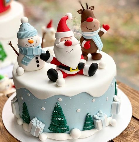 Christmas Desserts Cakes, Globe Cake, Christmas Cupcakes Decoration, Santa Cake, Christmas Cakes Easy, Reindeer Figure, Snowman Cake, Bolo Minnie, Christmas Cake Designs