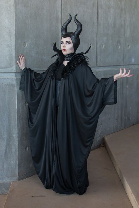 Breanna Cooke as Maleficent | Photo by Alan Tijerina Maleficent Costume Diy, Maleficent Halloween Costume, Maleficent Cosplay, Maleficent Disney, Maleficent Movie, Slinky Black Dress, Fashion Costume Halloween, Maleficent Costume, Disney Themed Outfits