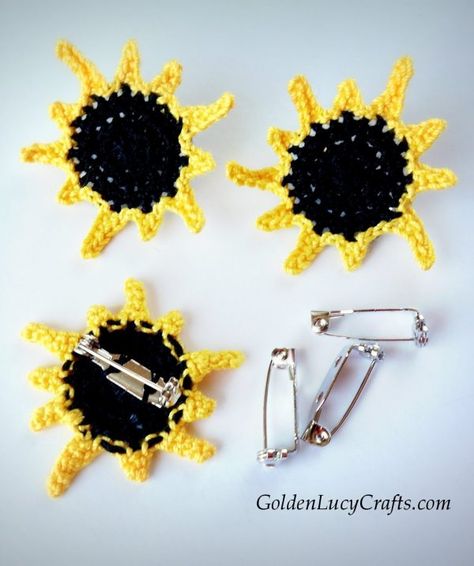 Crochet total solar eclipse applique, free crochet pattern. #crochet, #solareclipse, #crochetapplique, #crochetpatterns Solar Eclipse Crochet, Astronomy Crochet, Astronomy Nebula, Helix Nebula, Carina Nebula, Hubble Images, Whirlpool Galaxy, Star Formation, Orion Nebula