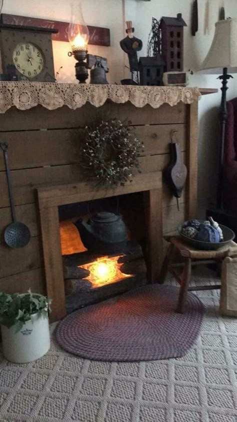 Primitive Fireplace, Primitive Home Decorating, Colonial Living Room, Primitive Decor Ideas, Primitive Decorating Ideas, Primitive Living Room, Fireplace Diy, Faux Fireplace Diy, Primitive Living