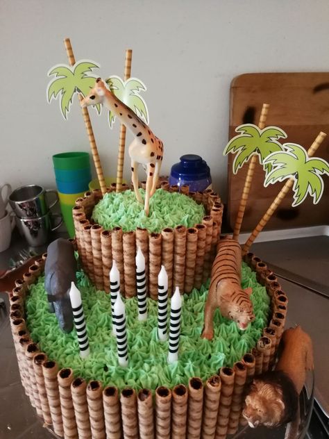 Wild One Birthday Cake Buttercream, Buttercream Jungle Cake, Jungle Birthday Party Cake, Diy Jungle Cake, Safari Cake Buttercream, Easy Jungle Cake, Jungle Cake Ideas Boys, Jungle Theme Birthday Party Cakes, Number Cake Jungle