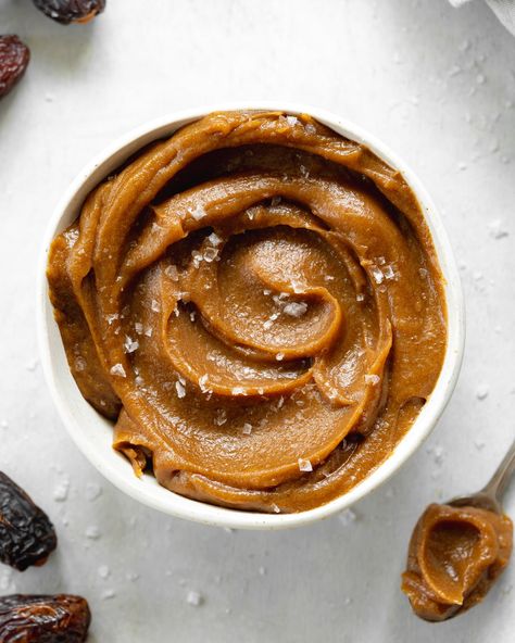 Healthy Caramel, Vegan Basics, Date Caramel, Caramel Dip, Vegan Caramel, Date Recipes, Baking Basics, Caramel Recipes, Caramel Flavoring