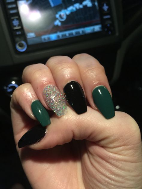 Forest Green Nails Ideas, Slytherin Nails Acrylic, Slytherin Aesthetic Nails, Harry Potter Nails Slytherin, Slytherin Inspired Nails, Slytherin Nail Ideas, Slytherin Nail Art, Simple Harry Potter Nails, Nail Gel Ideas