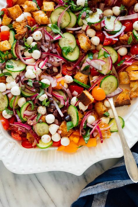 Salad Panzanella, Salad Coleslaw, Panzanella Salad Recipe, Panzanella Recipe, Mozzarella Balls, Summertime Salads, Panzanella Salad, Croutons Homemade, Best Italian Recipes