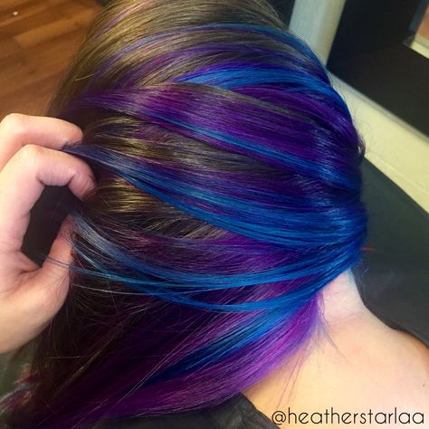 Violet underneath with blue highlights. Purple hair. Violet hair. Blue hair. Blue Hair Highlights, Rambut Brunette, Underlights Hair, Kadeřnické Trendy, Peekaboo Hair, Violet Hair, Vlasové Trendy, Top Hairstyles, Hair Collection