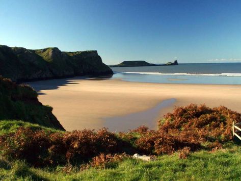 Rhossili Bay - Glamorgan - UK Beach Guide Wineglass Bay, Treyarnon Bay, Rhossili Bay, Tribune Bay Beach, Causeway Bay, Bexhill On Sea England, Uk Beaches, Swansea, South Wales