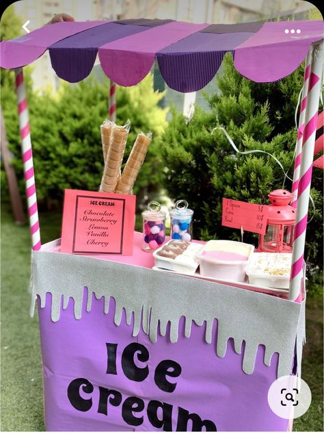 Ice Cream Party Ideas, Stall Decorations, Diy Lemonade Stand, Market Day Ideas, Diy Karton, Baby Birthday Photoshoot, Yarn Crafts For Kids, Ice Cream Stand, Cream Decor