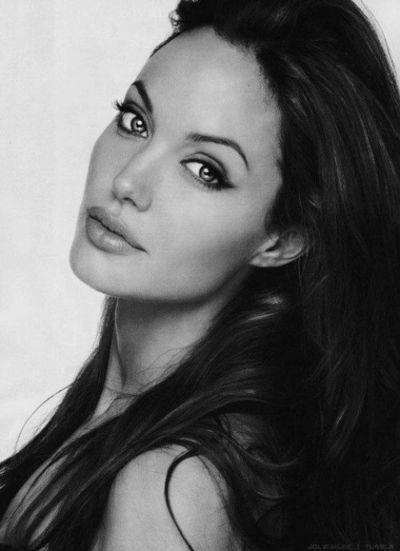 Angelina Jolie Makeup, Angelina Jolie Photos, Beach Beauty, Black And White Portraits, Beauty Icons, Jolie Photo, Black White Photos, 인물 사진, White Photo