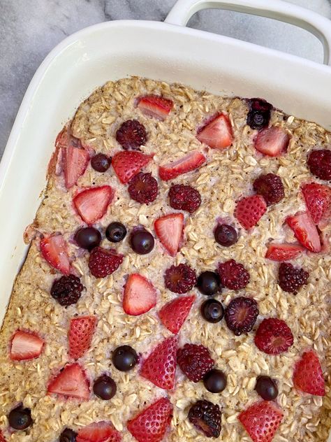 Overnite Oatmeal, Breakfast For Busy Mornings, Strawberry Muffin, Galentines Brunch, Healthy Breakfast Meal Prep, Banana Baked Oatmeal, Menu Sarapan Sehat, Strawberry Breakfast, Baked Oatmeal Recipes