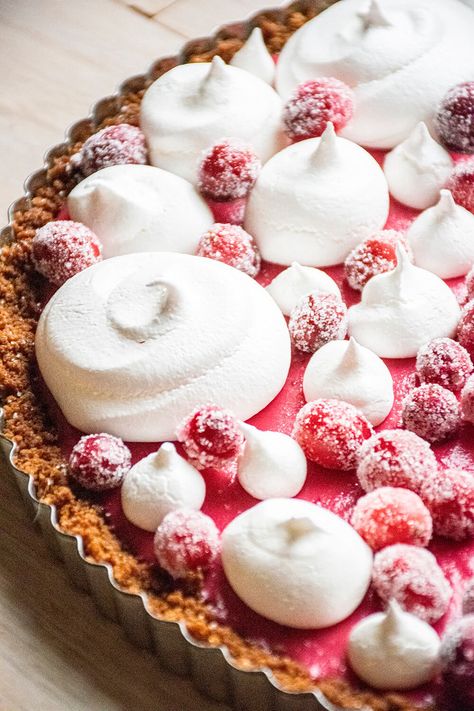 Cranberry Gingersnap Tart, Holiday Tart Recipes, Christmas Tart Recipes, Individual Fall Desserts, Cranberry Curd Tart, Christmas Tarts, Holiday Tarts, Cranberry Curd, Holiday Desserts Thanksgiving