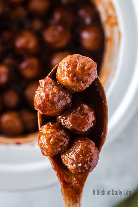 Sweet Sriracha Meatballs Meatball Appetizers For Party, Spicy Meatballs Appetizers, Sweet And Spicy Meatballs, Cranberry Sauce Meatballs, Easy Crockpot Meatballs, Sriracha Meatballs, Meatball Appetizer, Party Meatballs, Meatball Appetizer Recipe