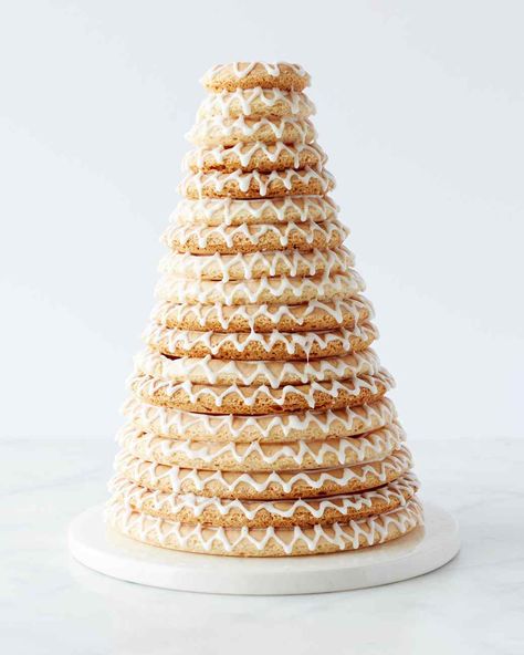 Kransekake is a showstopping Scandinavian cake served on special occasions such as weddings or Christmas. Martha made this recipe on episode 703 of Martha Bakes. Kransekake Recipe, Scandinavian Desserts, Wedding Cake Images, Summer Wedding Cakes, Party Spread, Norwegian Food, Scandinavian Food, British Baking, Almond Cookies