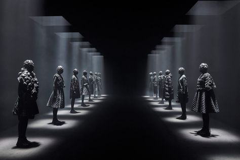 Moncler Wallpapers, Conception Scénique, Stage Lighting Design, Theatre Lighting, Pierpaolo Piccioli, Light Fashion, Kei Ninomiya, Set Design Theatre, Craig Green