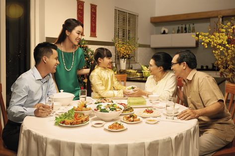 Vietnamese are very welcoming and treat you with the highest level of hospitality, making you feel like being at home during your Vietnam Cambodia tour.  So have proper research or take a guide along in your Vietnam tour package.   #VietnamCambodiaTour #VietnamTourPackage #VietnamHolidayPackages Asian Family Dinner, Dinning Etiquette, Asian New Year, Pacific Place, Have A Nice Trip, New Years Traditions, Visit Vietnam, Dining Etiquette, Vietnamese Restaurant