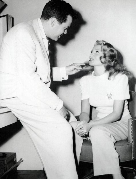 preparing for Rita’s haircut on the set of The Lady from Shanghai (1947) Robert Taylor, Noir Movie, Lana Turner, Myrna Loy, Alison Brie, Hollywood Couples, Jayne Mansfield, Orson Welles, Barbara Stanwyck