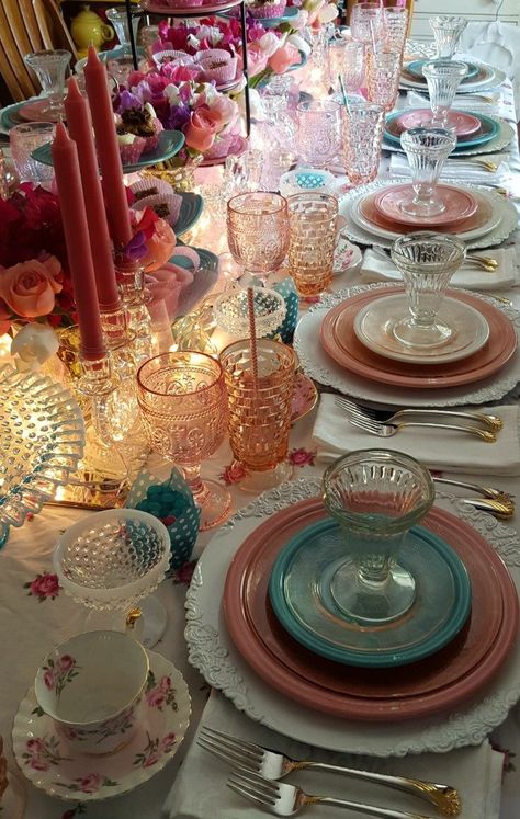 Colored Glass Tablescape, Mismatched Dishes Table Settings, Maximalist Dishes, Eclectic Place Settings, Eclectic Dishes Mix Match, Vintage Plates Aesthetic, Colorful Plates Table Setting, Mismatched Dining Set, Dishes Sets Vintage