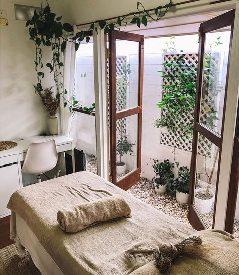 Massage Therapy Rooms Ideas Diy, Wellness Corner Ideas, Shed Massage Studio, Beauty Office Room Ideas, Healing Spaces Interior, Boho Massage Room, Boho Massage Room Ideas, Boho Esthetician Room, Reiki Space