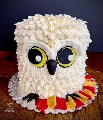 Hedwig Cake, Open Star Piping Tip, Harry Potter Birthday Cake Ideas, Tort Harry Potter, Gateau Harry Potter, Harry Potter Theme Birthday, Harry Potter Birthday Cake, Owl Cakes, Harry Potter Bday