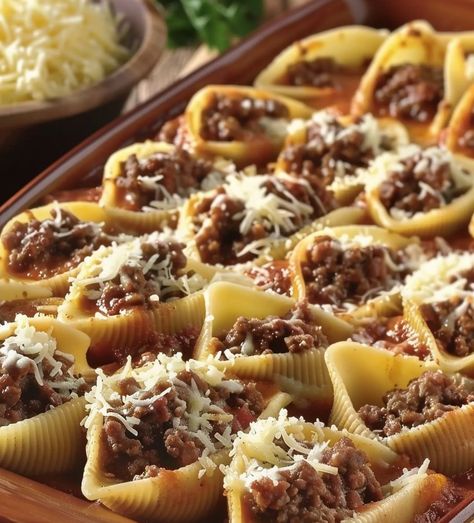 Creamy Ricotta Beef Stuffed Shells Beef Stuffed Shells, Big Shells, Stuffed Shells Beef, Jumbo Shells, Jumbo Pasta Shells, Cheese Stuffed Shells, Cheese Spaghetti, Pasta Shells, Stuffed Shells Recipe