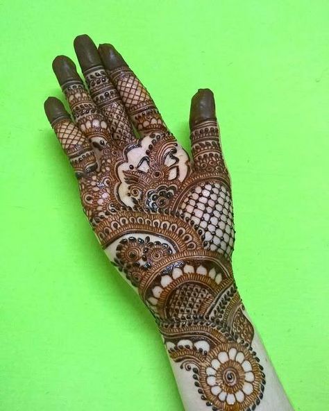 Diwali Mehendi, Mehendi Ideas, Easy Mehndi Designs, Full Mehndi, Khafif Mehndi Design, Indian Mehndi Designs, Knit Doll, Mehndi Designs 2018, New Bridal Mehndi Designs