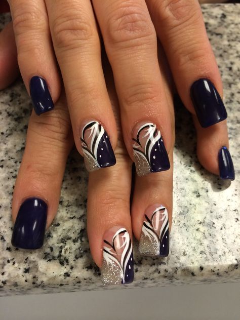 Busy Nails Designs, Easy Nail Polish, Purple Nail Art Designs, Purple Manicure, Oval Nails Designs, Fancy Nail Art, Purple Nail Art, Art Deco Nails, Manicure Nail Designs