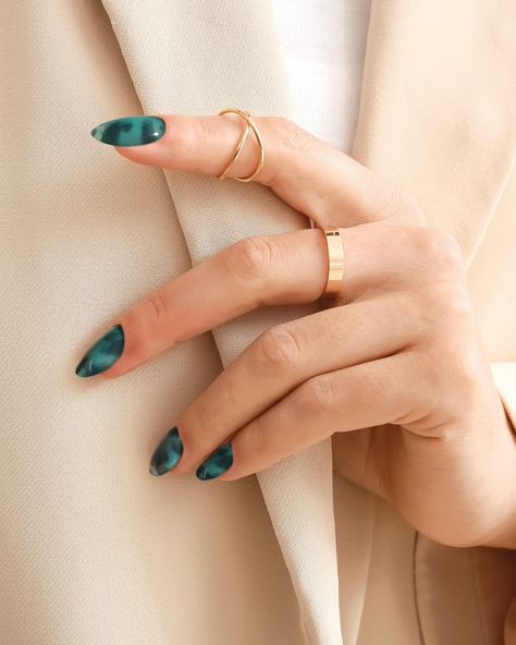 💚✨ Emerald Amber nails: where elegance meets everyday. Our best-selling design pairs peacock green with intricate amber patterns, perfect for work chic or weekend glam. Are you ready to transform your look? Nails Peacock, Amber Nails, Chic Manicure, Work Chic, Selling Design, Peacock Green, Manicure At Home, Amber Stone, Marble Design