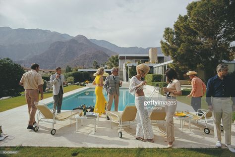 News Photo : Former fashion model Helen Dzo Dzo Kaptur , Nelda... Kaufmann Desert House, Slim Aaron, Slim Aarons Photography, Slim Aarons Poolside, Tan France, Desert House, Star Of The Day, Poolside Party, Poolside Fashion