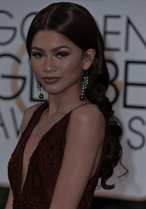 Zendaya Pictures, Zendaya Makeup, Making My Way Downtown, Zendaya Maree Stoermer Coleman, Wallpaper Lock Screen, Zendaya Outfits, Zendaya Style, Zendaya Coleman, Princess Aesthetic