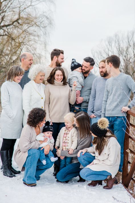 Blue Christmas Family Outfits, Blue Christmas Photoshoot, Winter Family Photos Outfits, Christmas Photos Outfits, Outdoor Family Photoshoot, Winter Family Photos, Winter Photoshoot, Winter Family, Christmas Family Photos