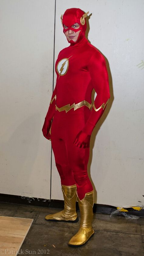 . Superhero Reference, Flash Cosplay, Flash Costume, Flash Comics, Dc Comics Cosplay, Dc Cosplay, Male Cosplay, Hero Costumes, Superhero Design