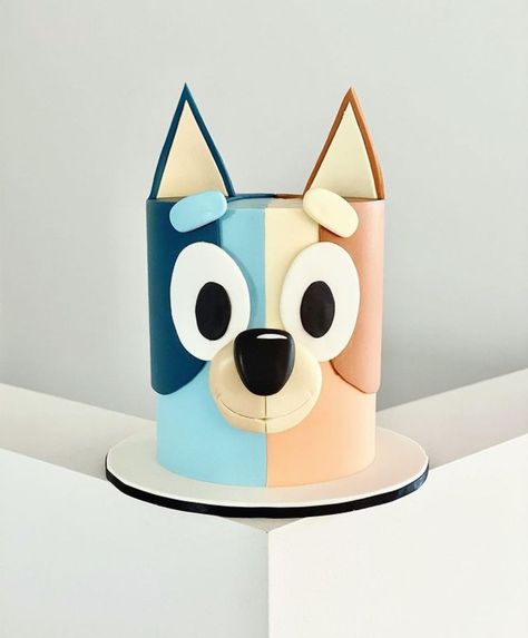 19 Bluey Birthday Cake Ideas That Are Just TOO Cute - That Disney Fam Bluey Birthday Cake Ideas, Disney Birthday Ideas, Bluey Birthday Cakes, Bluey Birthday Cake, Bluey Y Bingo, Bingo Cake, Bingo Bluey, Bluey And Bingo, Second Birthday Ideas