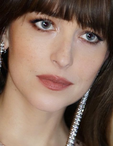 Anastasia Steele Makeup, Dakota Johnson Makeup, Dakota Jhonson, Perfect Bangs, Dakota Mayi Johnson, Dakota Johnson Style, London Film, Anastasia Steele, London Film Festival