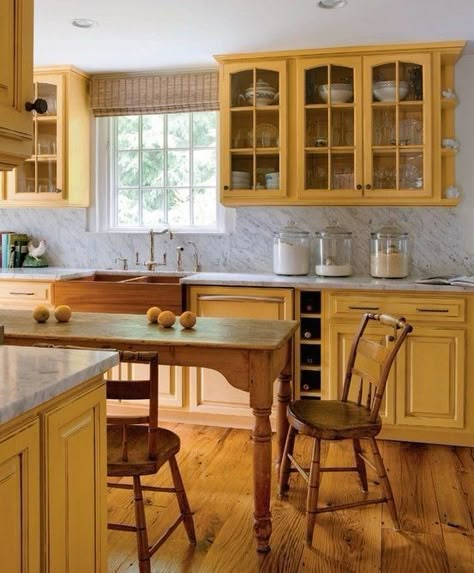 Vintage Yellow Kitchen, Yellow Kitchen Cabinets, Kitchen Decor Trends, Kosher Kitchen, Kitchen Cabinet Trends, Yellow Cabinets, Yellow Kitchen Decor, Country Kitchen Designs, Interior Design Boards