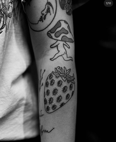 Weird Leg Tattoos, Strawberry Eyes Tattoo, Traditional Tattoo Designs Black, Cherry Eyeball Tattoo, Strawberry Eye Tattoo, Small Eyeball Tattoo, Eyeball Tattoo Stencil, Strawberry With Eyes Tattoo, Creepy Eyeball Tattoo