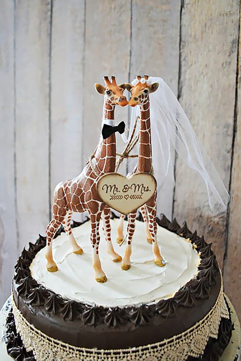 adorable cake toppers 15 Animal Wedding Theme, Giraffe Wedding, Lion King Wedding, Diy Wedding Cake Topper, Sunflower Weddings, Giraffe Cakes, Wedding Cake Images, 7 Cake, Safari Wedding