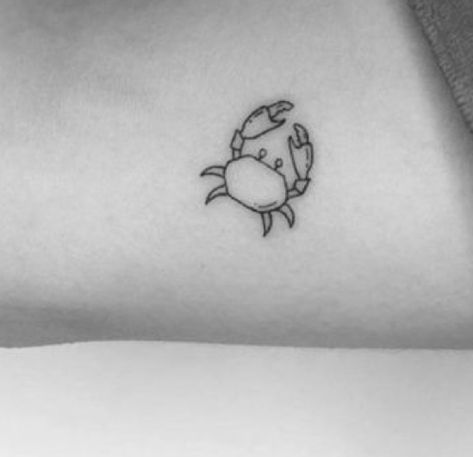 Sand Crab Tattoo, Crab Line Drawing, Small Crab Tattoo, Crab Tattoo For Women, Tattoo Crab, Crab Tattoos, Lobster Tattoo, Crab Drawing, Underwater Tattoo