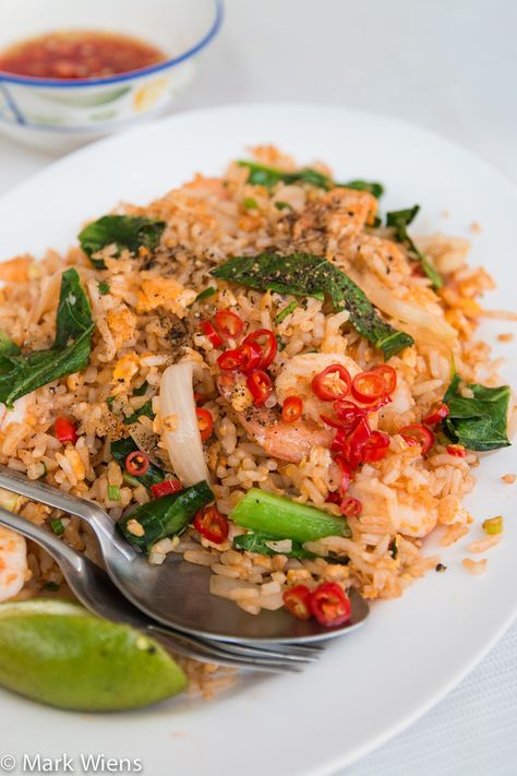 Thai Fried Rice Recipe, Khao Pad, Recipe With Shrimp, Thai Fried Rice, Arroz Frito, Thai Cooking, Thai Street Food, Cooked Rice, Thai Dishes