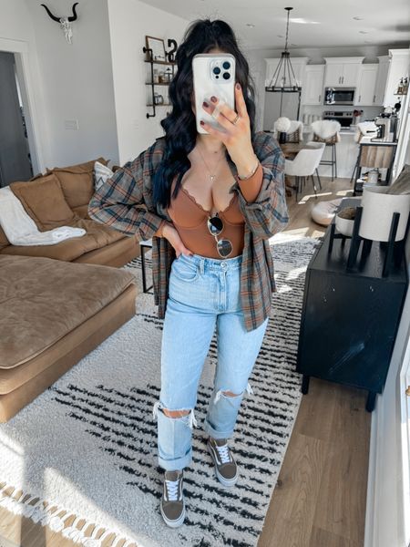 Platform Vans Outfit Fall, Outfit For Bar Night, Vans Outfit Fall, Casual Day Date Outfit, Shapewear Bodysuit Outfit, Lace Bodysuit Outfit Jeans, Jeans And Bodysuit Outfits, Platform Vans Outfit, Amazon Shapewear