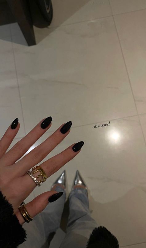 Acrylics To Go With Black Dress, Black Nail Prom, Formal Nails With Black Dress, Prom Nail Ideas For Black Dress, Black Dress Prom Nails, Black Nail Designs Prom, Black Prom Dress Nails, Full Black Nails, Dark Fem Nails