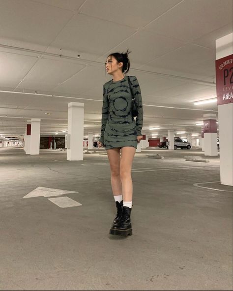 Shoes And Dress Outfit, Warm Clubbing Outfits, Outfit Botas, Streetwear Dress, Streetwear Fashion Women, Pinterest Outfits, Swaggy Outfits, Doc Martens, Girly Outfits