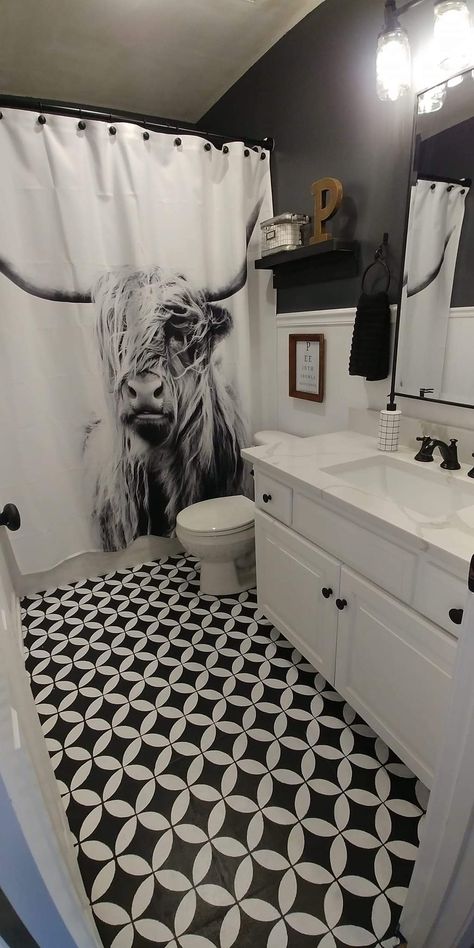 Cow Print Bathroom Ideas, Simple Western Bathroom Ideas, Western Cow Bathroom, Cow Themed Bathroom Ideas, Cow Theme Bathroom, Cow Theme Bathroom Decor, Cow Themed Bathroom, Western Kids Bathroom, Cow Print Bathroom