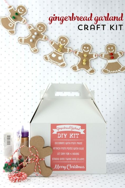 DIY Gingerbread Men Garland Craft Kit, makes a great neighbor gift for Christmas! Diy Gingerbread Man, Gingerbread Garland, Gingerbread Man Crafts, Garland Craft, Diy Gingerbread, Gingerbread Diy, Man Crafts, Christmas Craft Kit, Fun Christmas Crafts