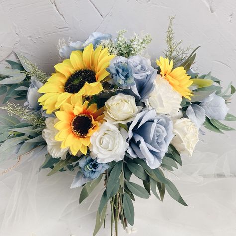 Wedding Bouquets Blue, Blue Sunflower Wedding, Boho Bouquets, Yellow Wedding Bouquet, Sunflower Wedding Decorations, Wedding Color Pallet, Welding Ideas, Sunflower Wedding Bouquet, Sunflower Themed Wedding