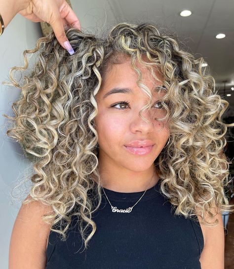 Your Next Inspiration Photo 🔥🥵💫 *to achieve this blonde please note this takes multiple sessions* #blondecurlyhair #blondebalayage… | Instagram Balayage On Dark Curly Hair, Blonde Highlights Curly Hair, Blonde Curly Bob, Long Blonde Curly Hair, Curly Highlights, Caramel Blonde Hair, Curly Hair Ideas, Dark Curly Hair, Highlights Curly Hair